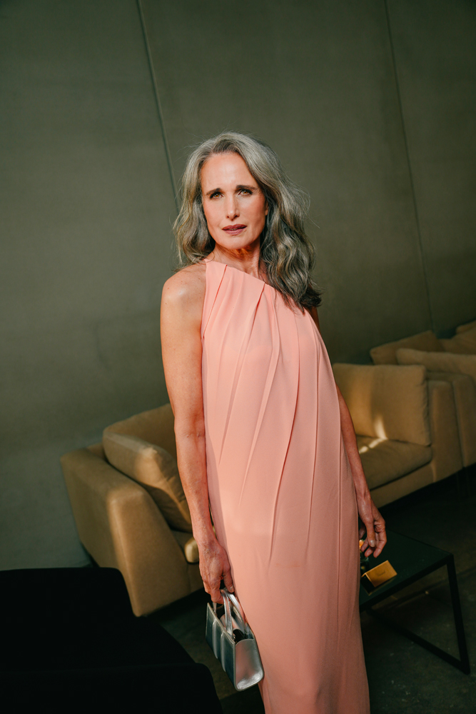 Andie MacDowell au 10e gala annuel du Whitney Museum of American Art à New York, en mai 2025 © Courtesy of Max Mara. Photo Nisha Johny et Jonathan Jacobs.