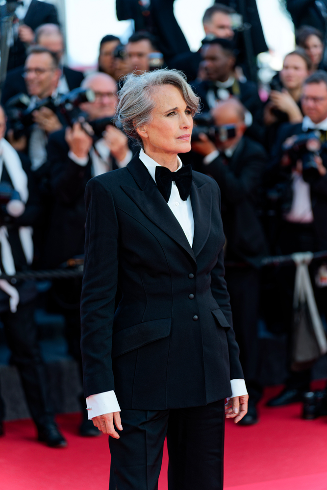 L'actrice Andie MacDowell en costume au Festival de Cannes 2025 pour l'avant-première de Mission Impossible