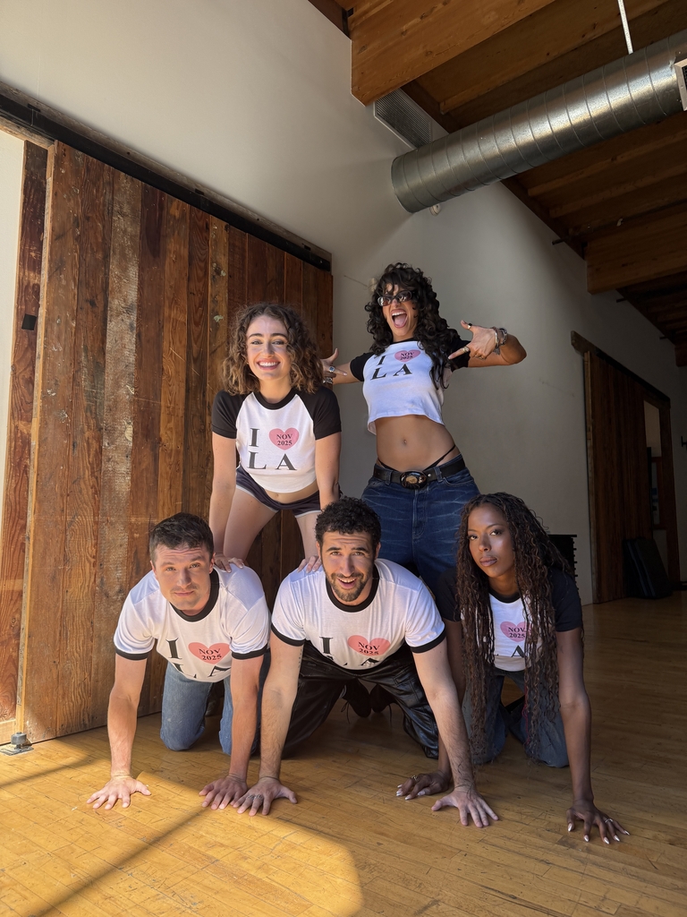 Josh Hutcherson, Rachel Sennott, Jordan Firstman, Odessa A’zion, True Whitaker dans la série I Love LA.