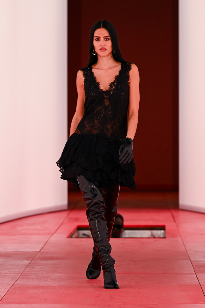 Amelia Gray au défilé H&M&180: The London Issue à Londres.