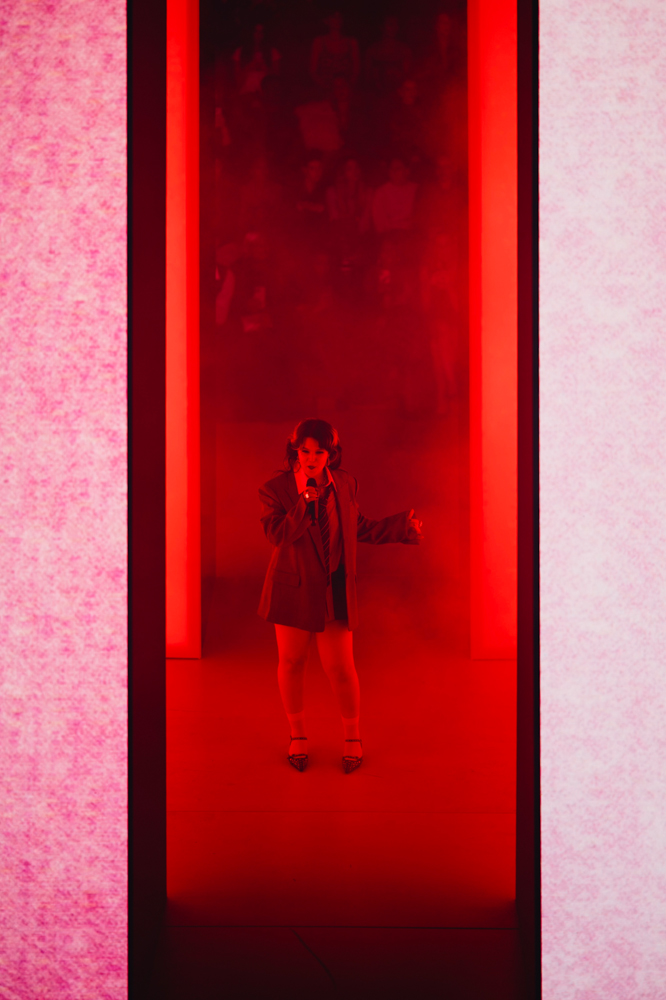 Lola Young au défilé H&M&180: The London Issue à la Fashion Week de Londres.