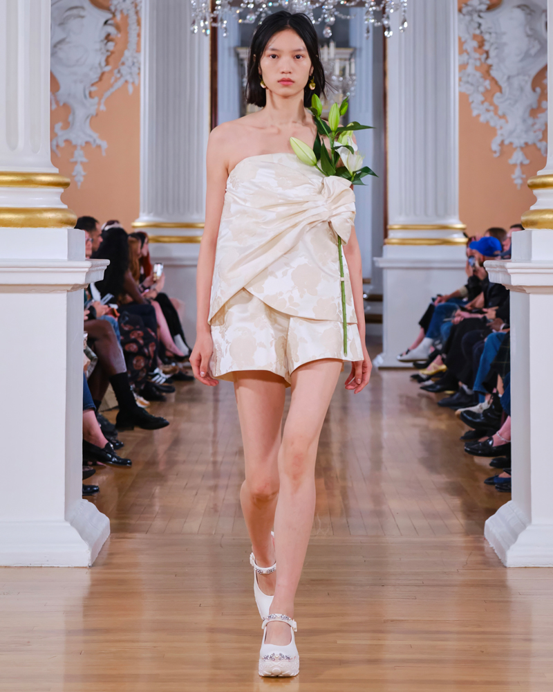 Le défilé Simone Rocha printemps-été 2026 à la Fashion Week de Londres
