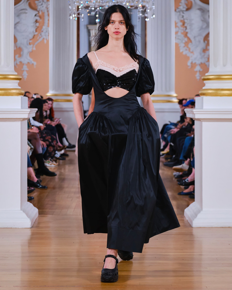 Le défilé Simone Rocha printemps-été 2026 à la Fashion Week de Londres