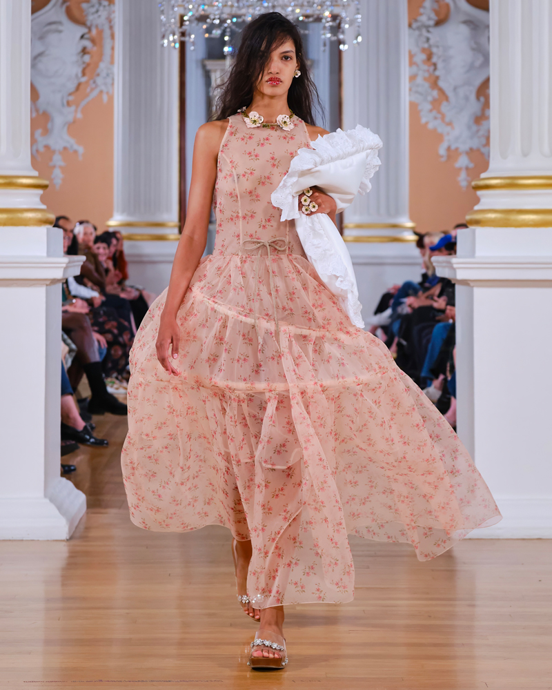 Le défilé Simone Rocha printemps-été 2026 à la Fashion Week de Londres