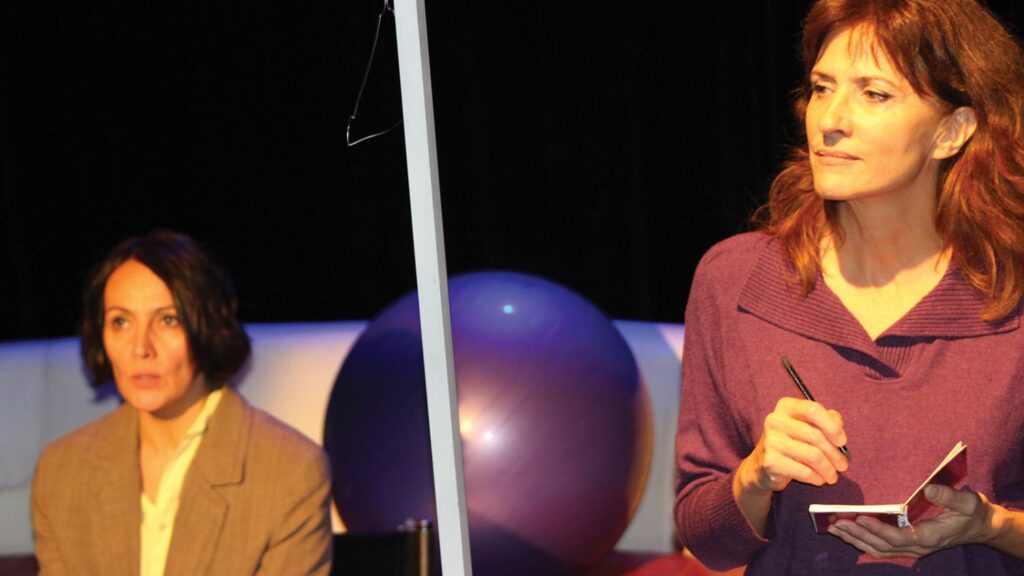 Cécile Garcia Fogel et Valérie Dashwood dans Poussez-vous les mecs ! (2025) de Cécile Garcia Fogel 