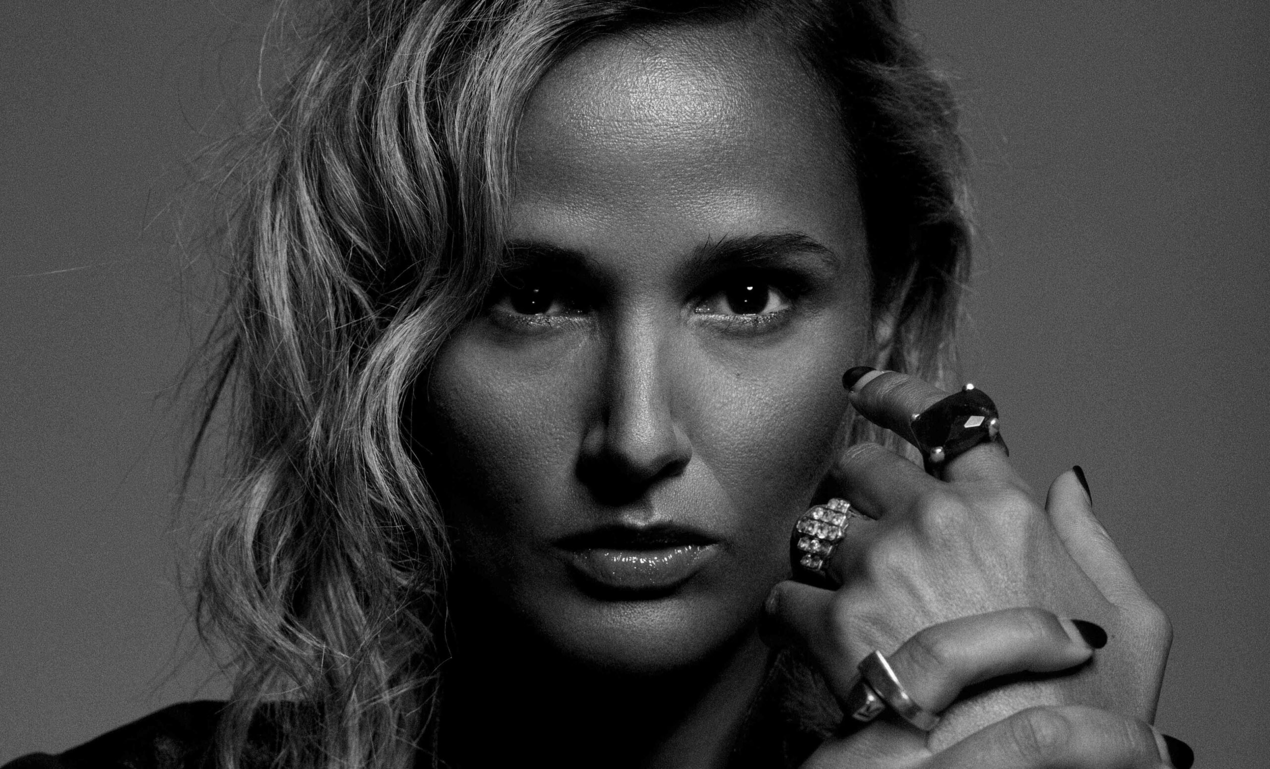 Portrait de Julia Ducournau, réalisatrice du film Alpha (2025).