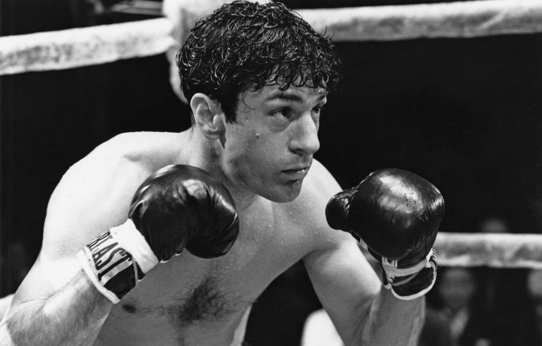 L’acteur américain Robert De Niro dans le rôle de Jake LaMotta lors d’une scène de combat dans Raging Bull, réalisé par Martin Scorsese en 1980.