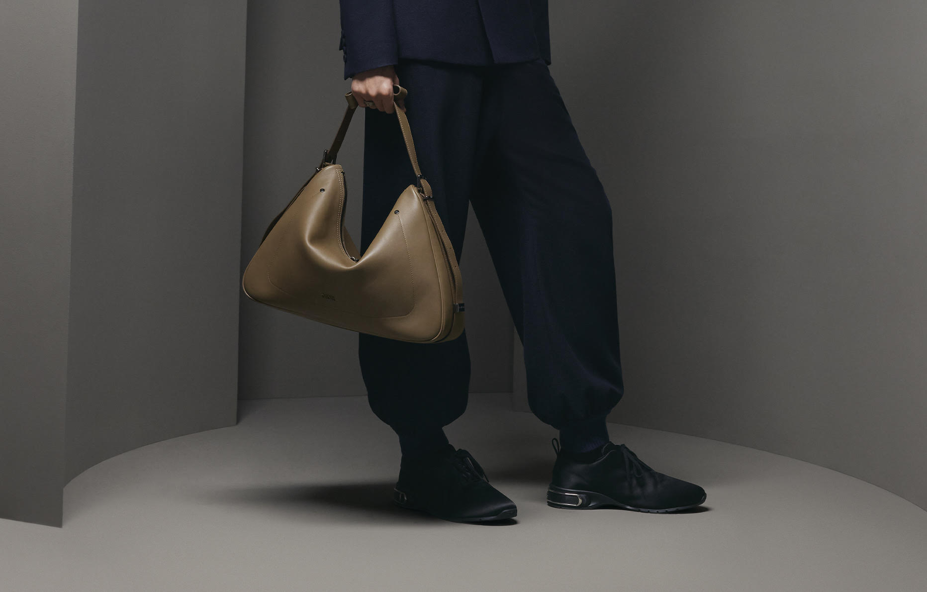 Le sac Hobo Slider de Dior ©Jackie Nickerson / Dior.