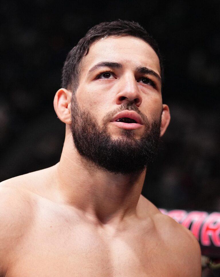 Photo du combattant Nassourdine Imavov à son combat contre Brendan Allen lors de l'évènement UFC Fight Night à Paris en 2024.