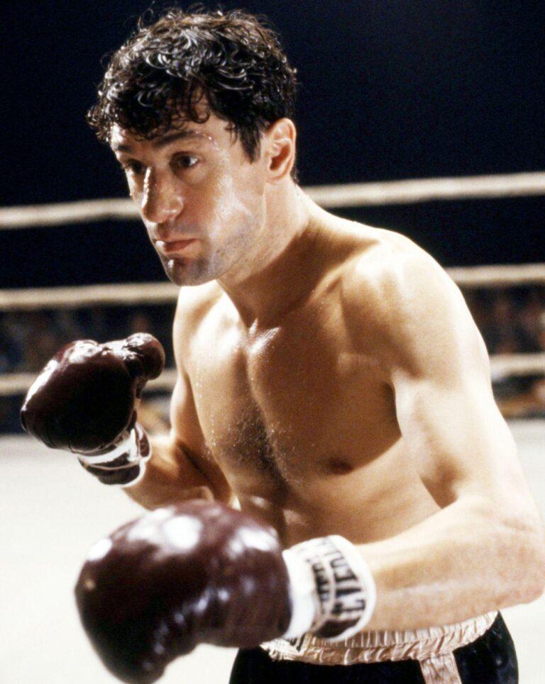 L’acteur américain Robert De Niro dans le rôle de Jake LaMotta lors d’une scène de combat dans Raging Bull, réalisé par Martin Scorsese en 1980.