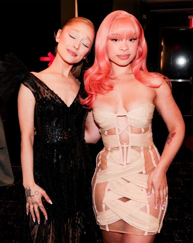 Ariana Grande et Ice Spice lors des MTV Video Music Awards 2025