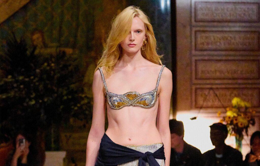 Versace printemps-été 2026 par Dario Vitale