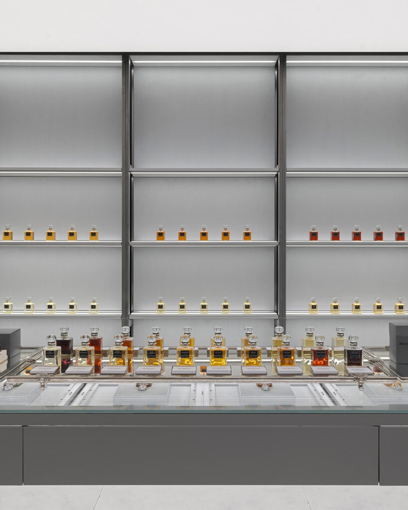 BALENCIAGA Fragrance Store. 10, avenue George-V, Paris VIIIe