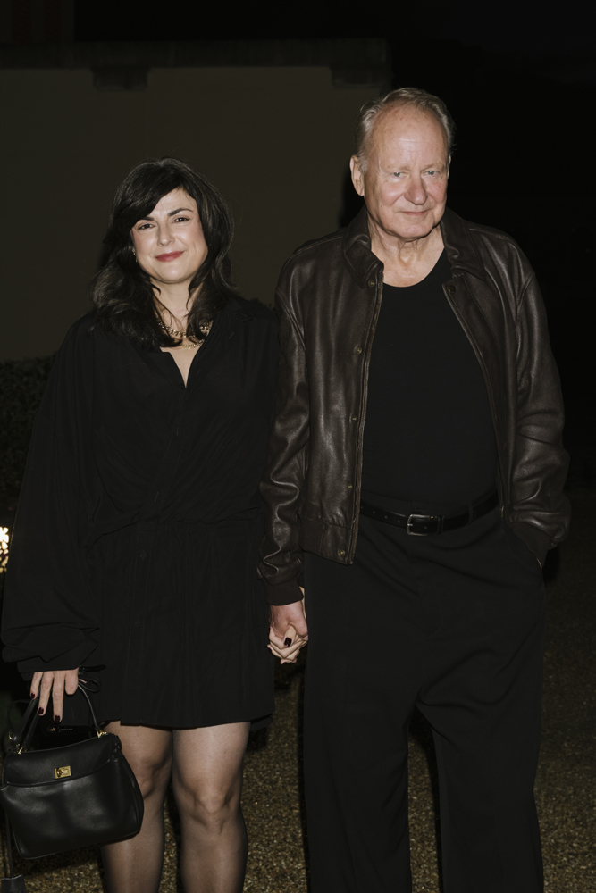 Megan Everett-Skarsgård and Stellan Skarsgård au défilé Balenciaga printemps-été 2026 © Vanni Bassetti/Getty Images for Balenciaga. 