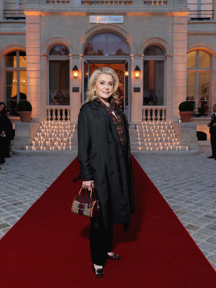 Catherine Deneuve à la soirée d'ouverture de la Maison Vivier © Arnold Jerocki/Getty Images / Roger Vivier.
