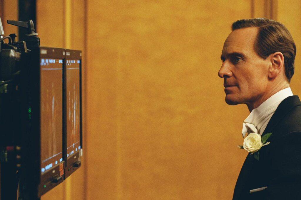 Michael Fassbender dans la série Kennedy (2026) © Netflix.