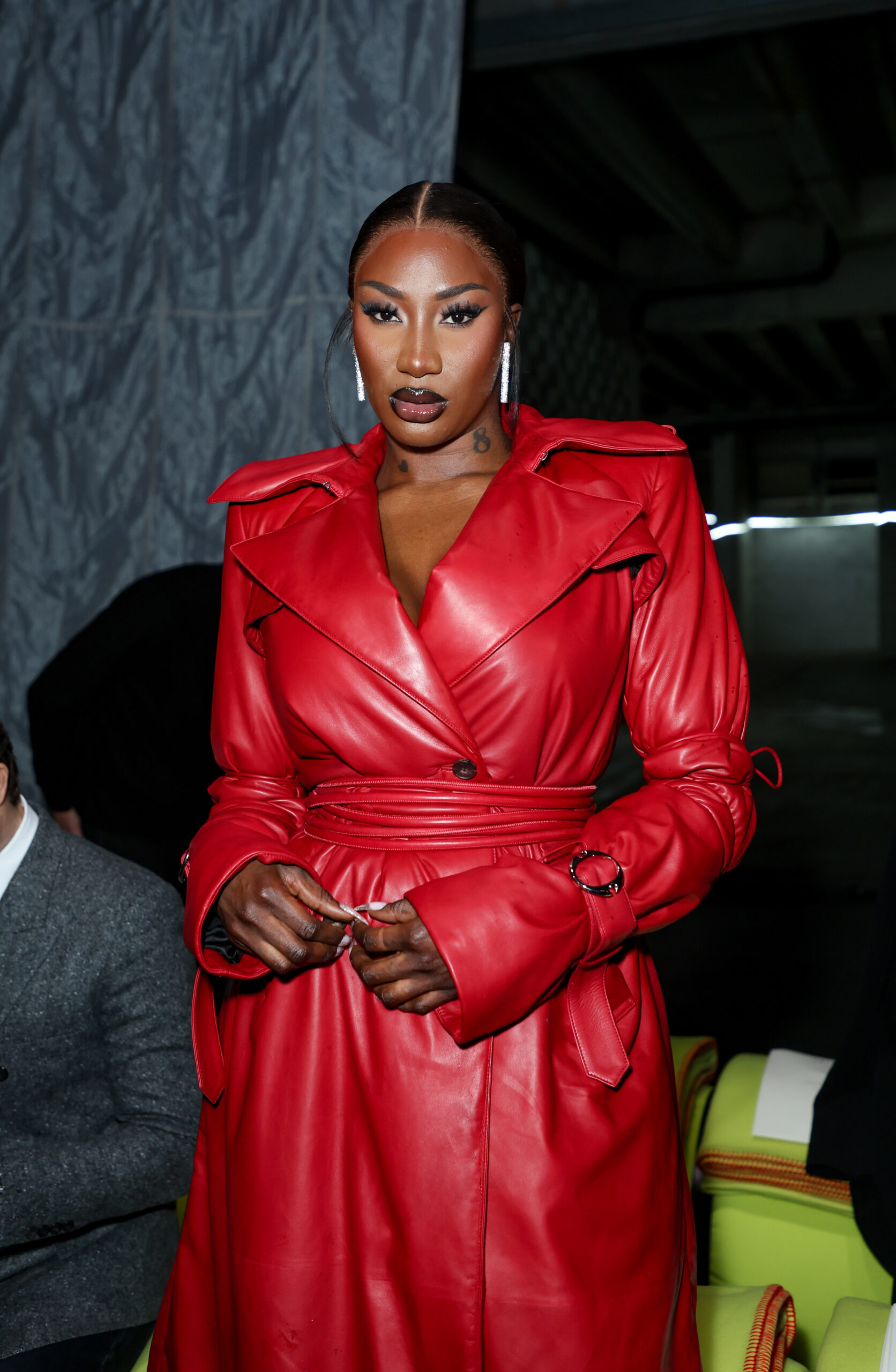 La chanteuse Aya Nakamura au défilé Alexander McQueen automne-hiver 2024 à Paris. © Dave Benett/Getty Images for Alexander McQueen.