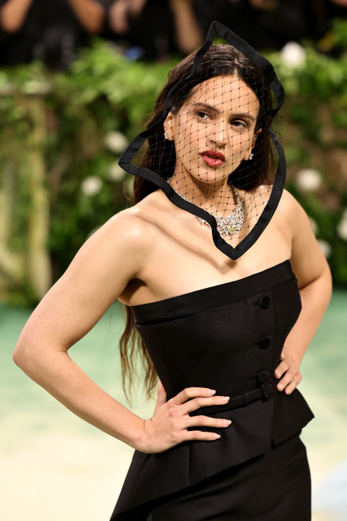 La chanteuse Rosalia au Met Galade 2024 à New York City © Theo Wargo/GA/The Hollywood Reporter via Getty Images)