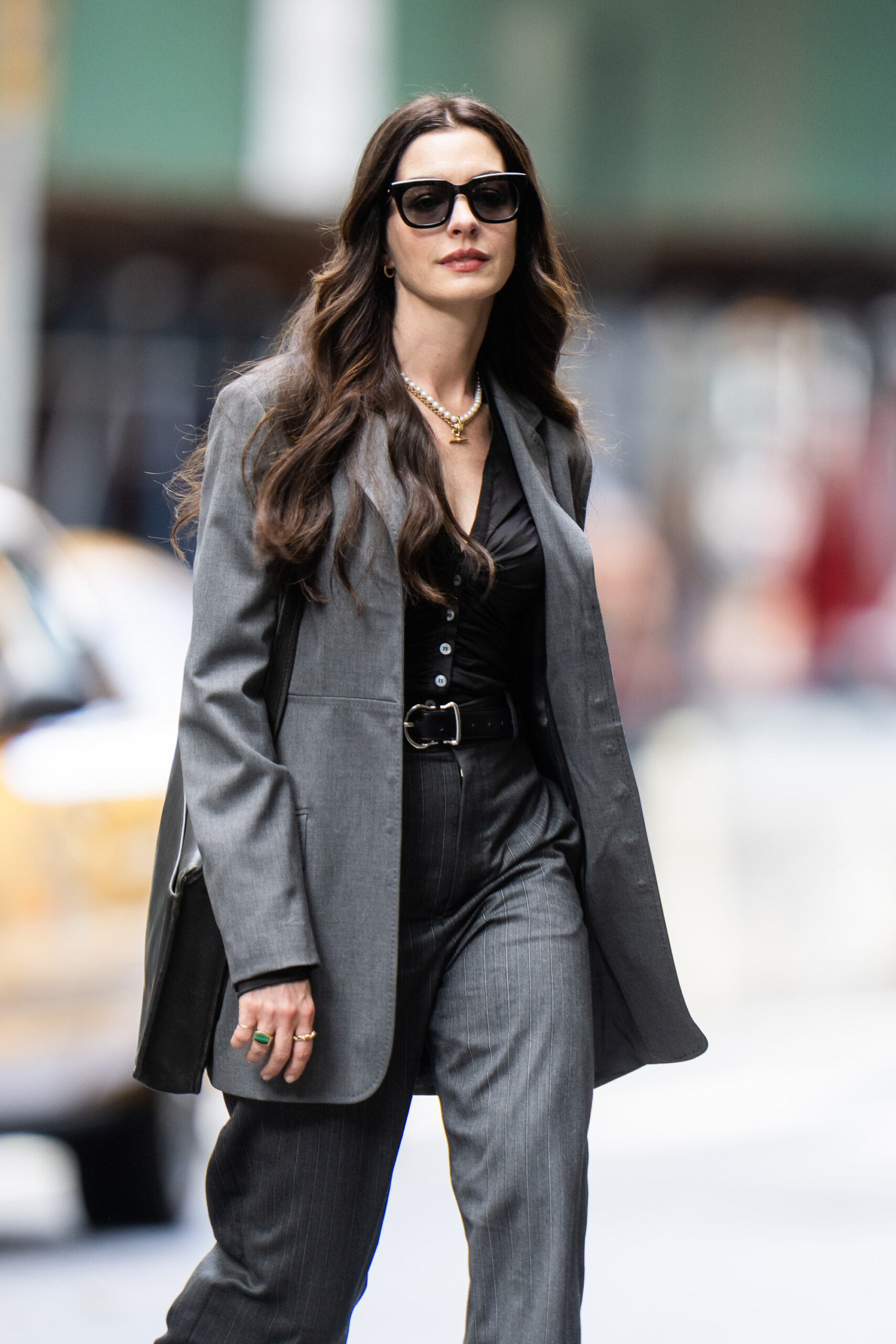 L'actrice Anne Hathaway est aperçue en train de tourner Le Diable s'habille en Prada 2 à Gramercy Park, le 27 août 2025, à New York. Photo par TheStewartofNY / GC Images via Getty Images.
