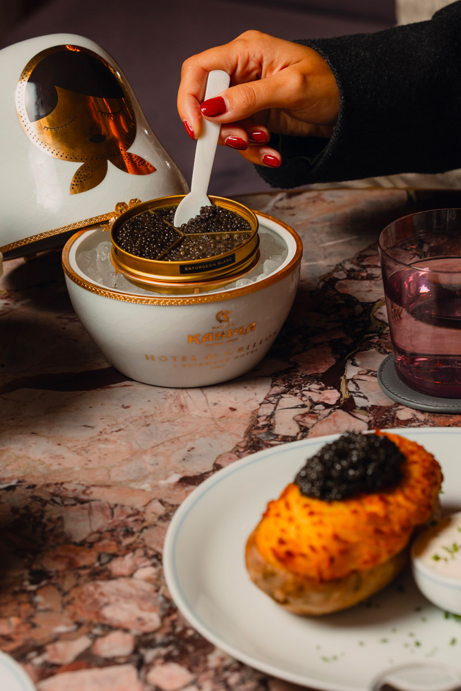 La collaboration Caviar Kaspia et l'hôtel de Crillon. © Nolwenn Pernin. 
