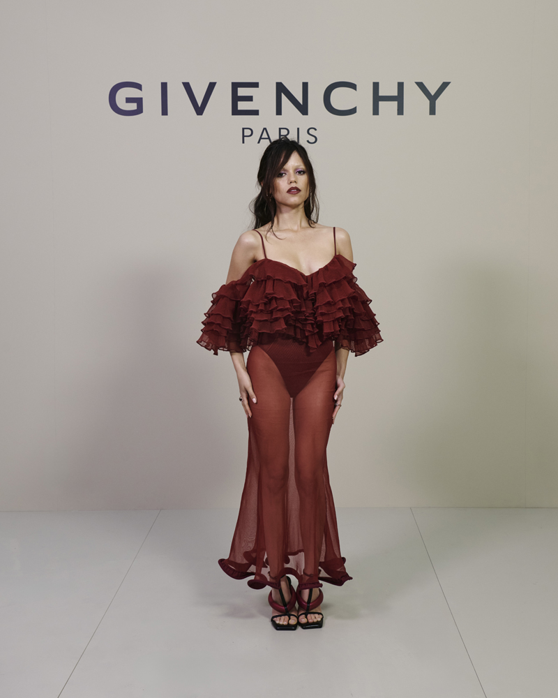 Jenna Ortega au défilé Givenchy printemps-été 2026.