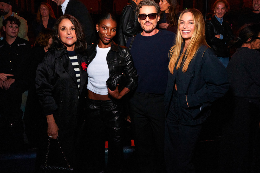 Julia Louis-Dreyfus, Michaela Coel, Pedro Pascal et Margot Robbie au premier défilé Chanel de Matthieu Blazy