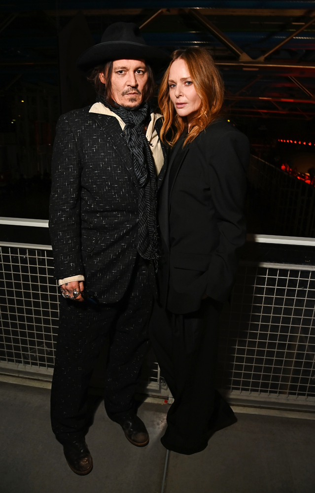 Johnny Depp et Stella McCartney au défilé Stella McCartney printemps-été 2026 © Dave Benett / Getty Images.