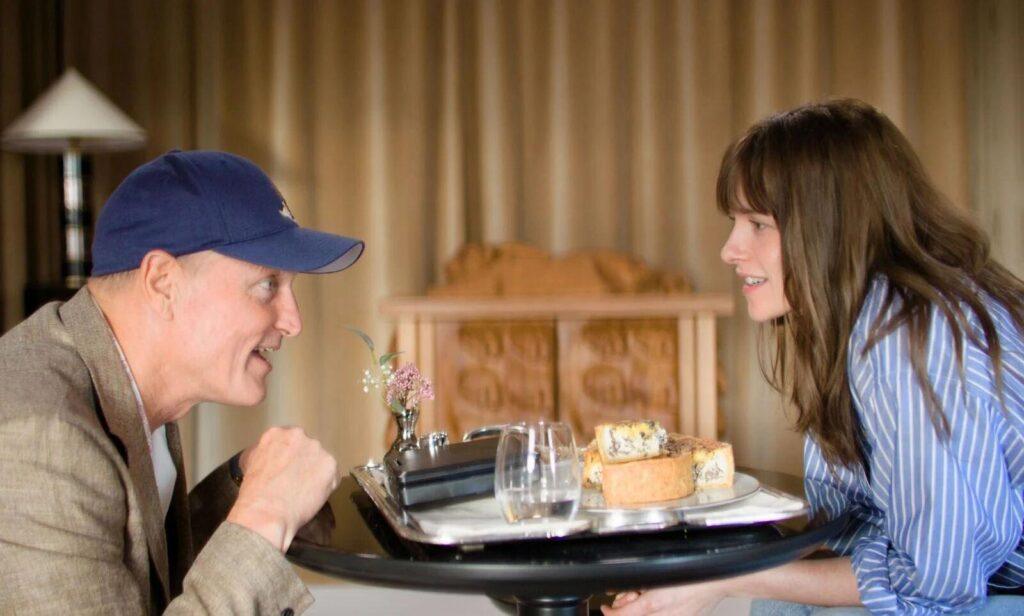 Woody Harrelson et Kristen Stewart dans le film Full Phil (2027). © CHI-FOU-MI PRODUCTIONS - ARTEMIS PRODUCTIONS - SAMSA FILM.