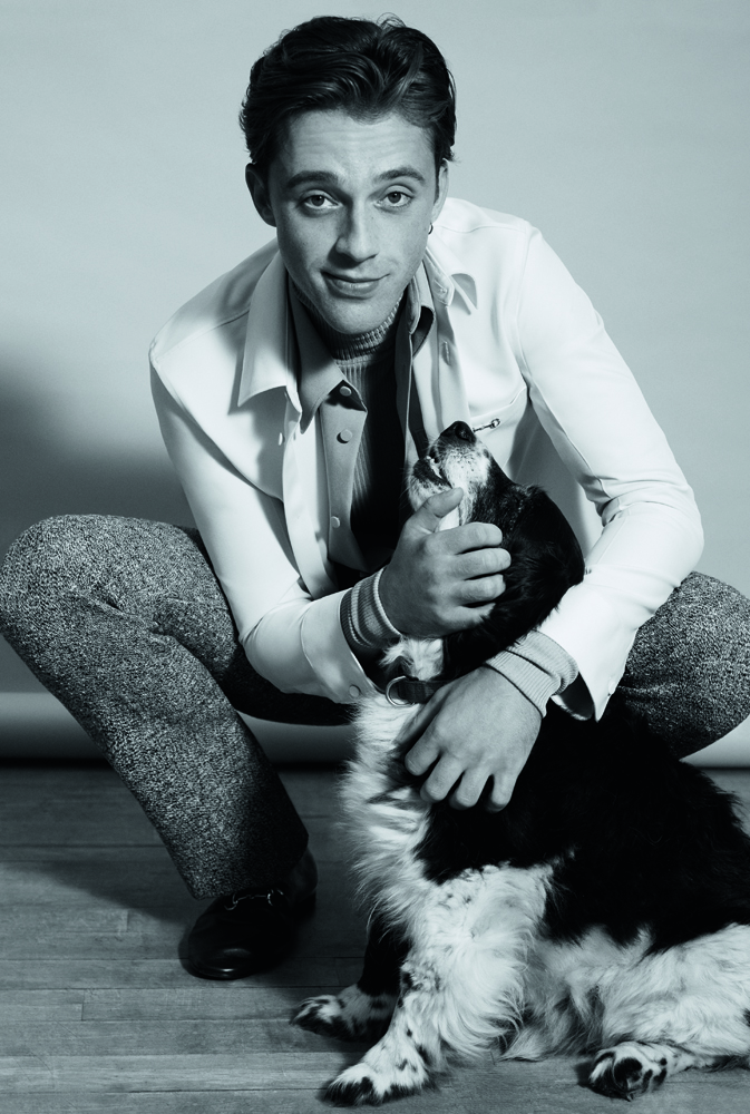 Chemises en polyester, sous-pull à col roulé en viscose, pantalon en laine moulinée et pantoufles, GUCCI.