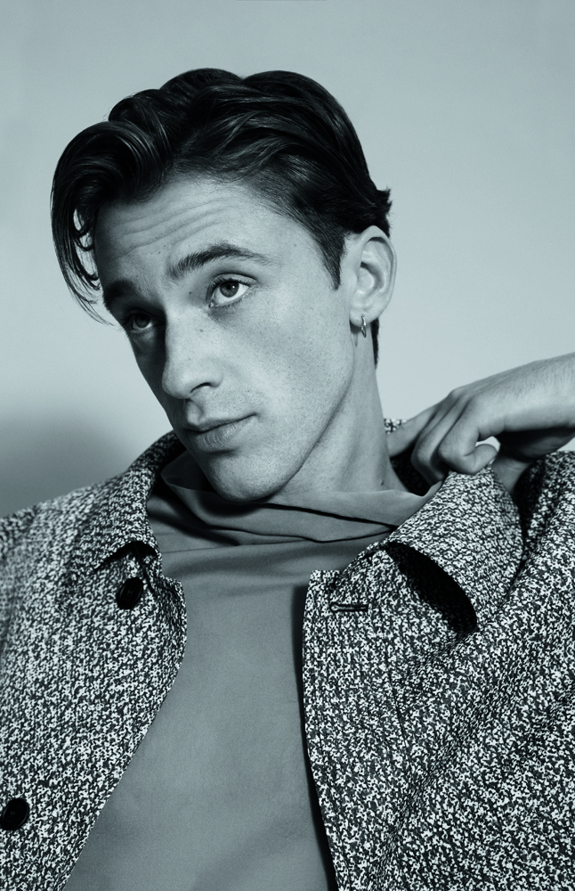 Manteau oversize en
coton technique imprimé
et sous-pull à col
roulé en mousseline de
soie, GUCCI.