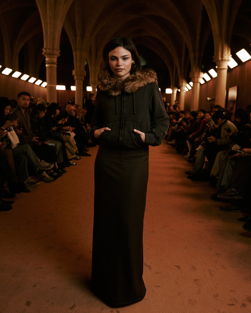 Ariana Greenblatt au défilé Acne Studios printemps-été 2026. 