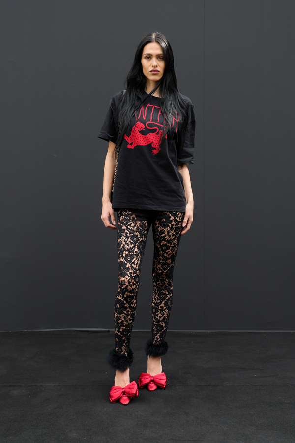 amelia gray au defile valentino printemps-été 2026 à la fashion week de paris 