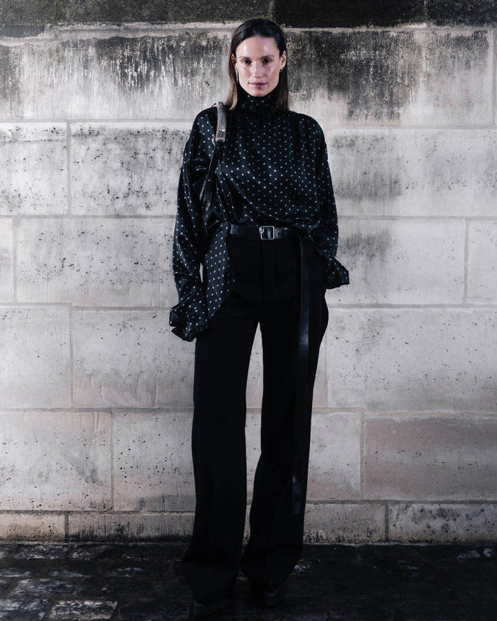 cate underwood au défilé ann demeulemeester à la fashion week de paris 