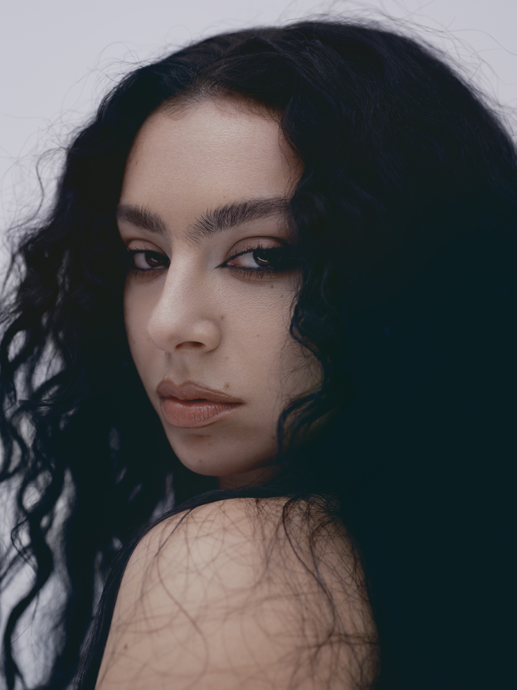 Portrait de Charli XCX. 