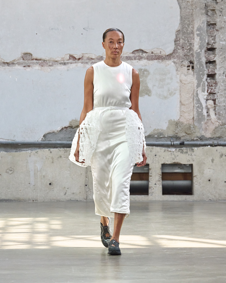 défilé cecilie bahnsen printemps-été 2026 à la fashion week de paris