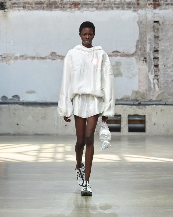 défilé cecilie bahnsen printemps-été 2026 à la fashion week de paris