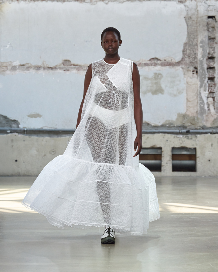 défilé cecilie bahnsen printemps-été 2026 à la fashion week de paris