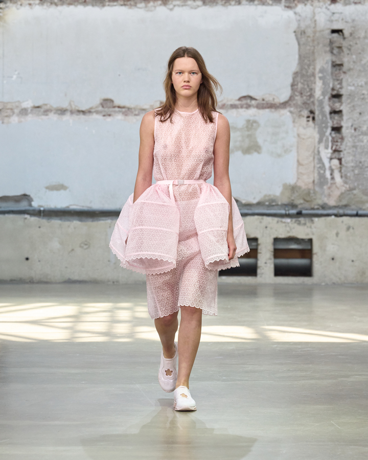 défilé cecilie bahnsen printemps-été 2026 à la fashion week de paris