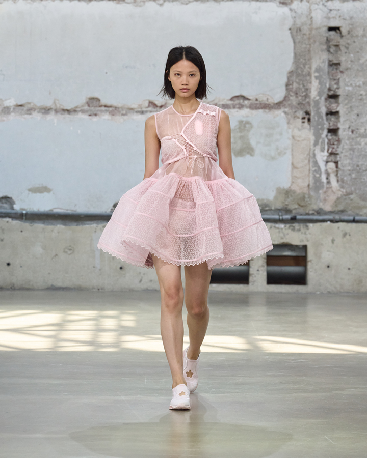 défilé cecilie bahnsen printemps-été 2026 à la fashion week de paris