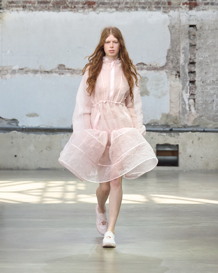 défilé cecilie bahnsen printemps-été 2026 à la fashion week de paris