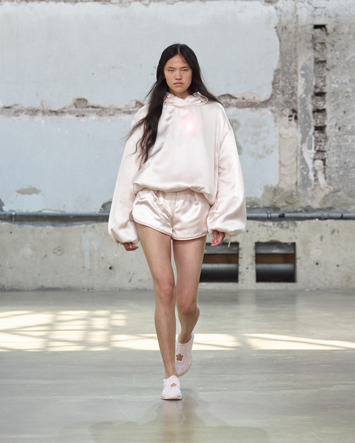 défilé cecilie bahnsen printemps-été 2026 à la fashion week de paris