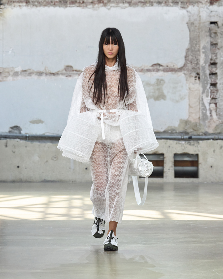 défilé cecilie bahnsen printemps-été 2026 à la fashion week de paris