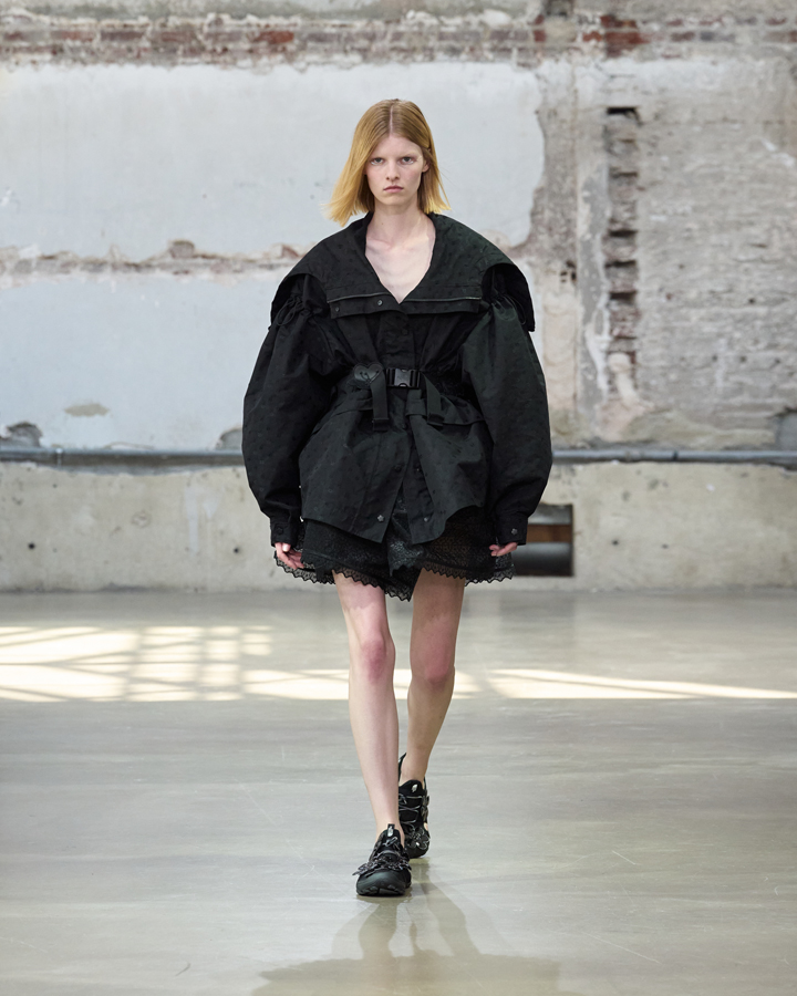 défilé cecilie bahnsen printemps-été 2026 à la fashion week de paris