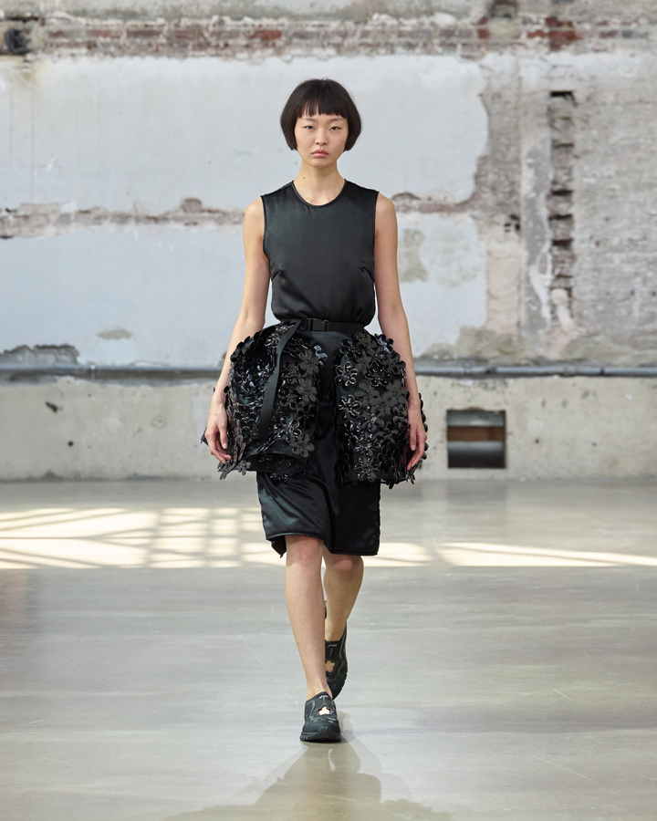 défilé cecilie bahnsen printemps-été 2026 à la fashion week de paris