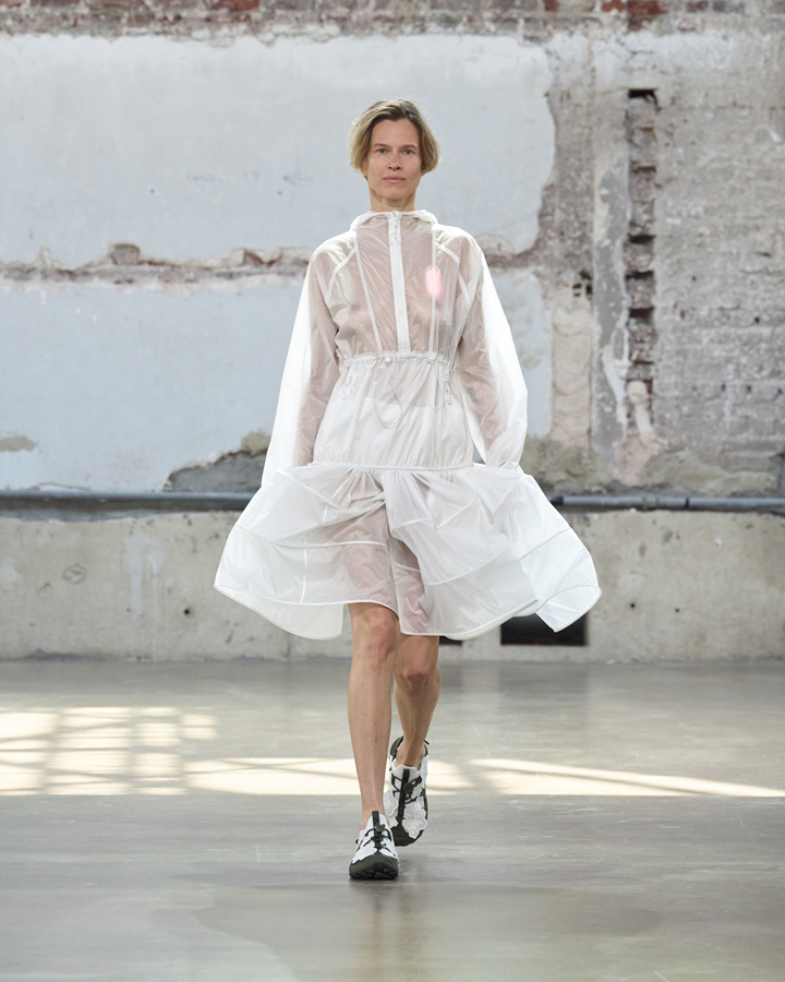 défilé cecilie bahnsen printemps-été 2026 à la fashion week de paris