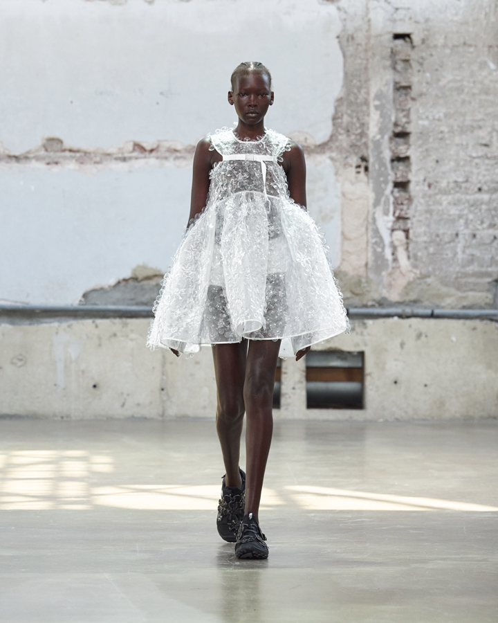 défilé cecilie bahnsen printemps-été 2026 à la fashion week de paris