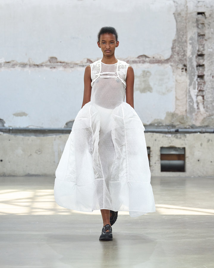 défilé cecilie bahnsen printemps-été 2026 à la fashion week de paris