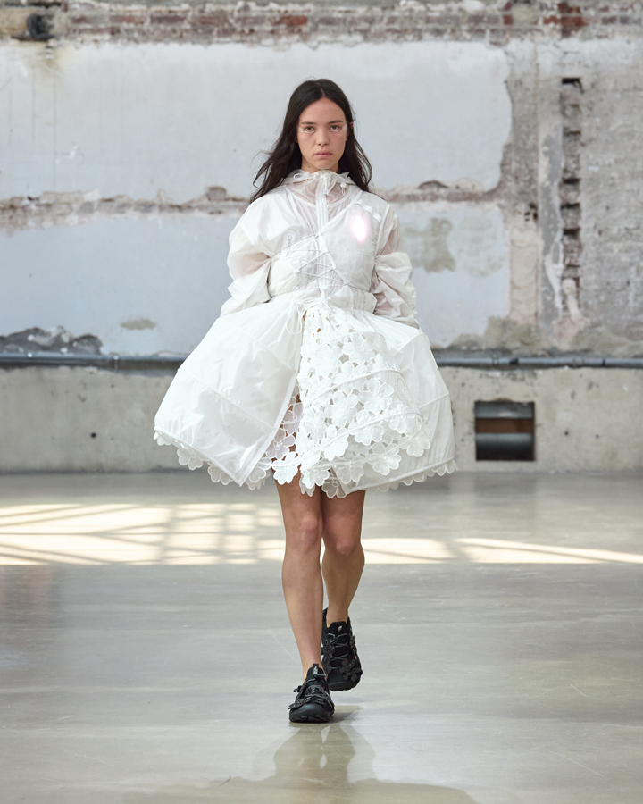 défilé cecilie bahnsen printemps-été 2026 à la fashion week de paris