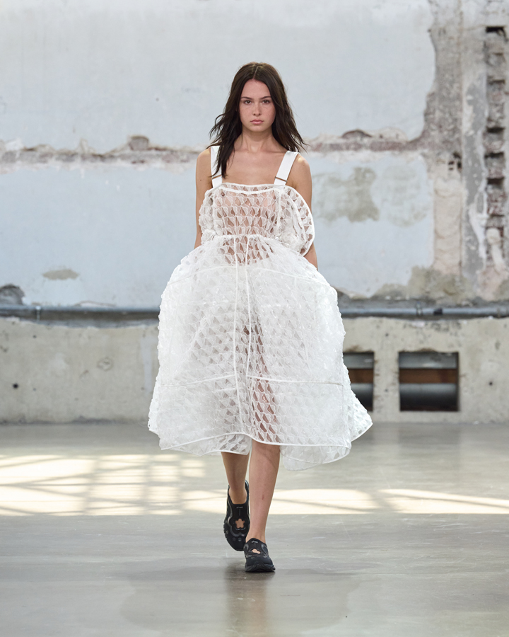 défilé cecilie bahnsen printemps-été 2026 à la fashion week de paris