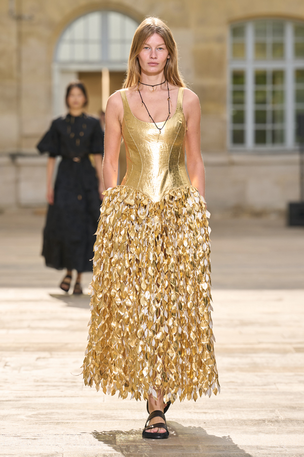 défilé gabriela hearst printemps-été 2026 fashion week de paris